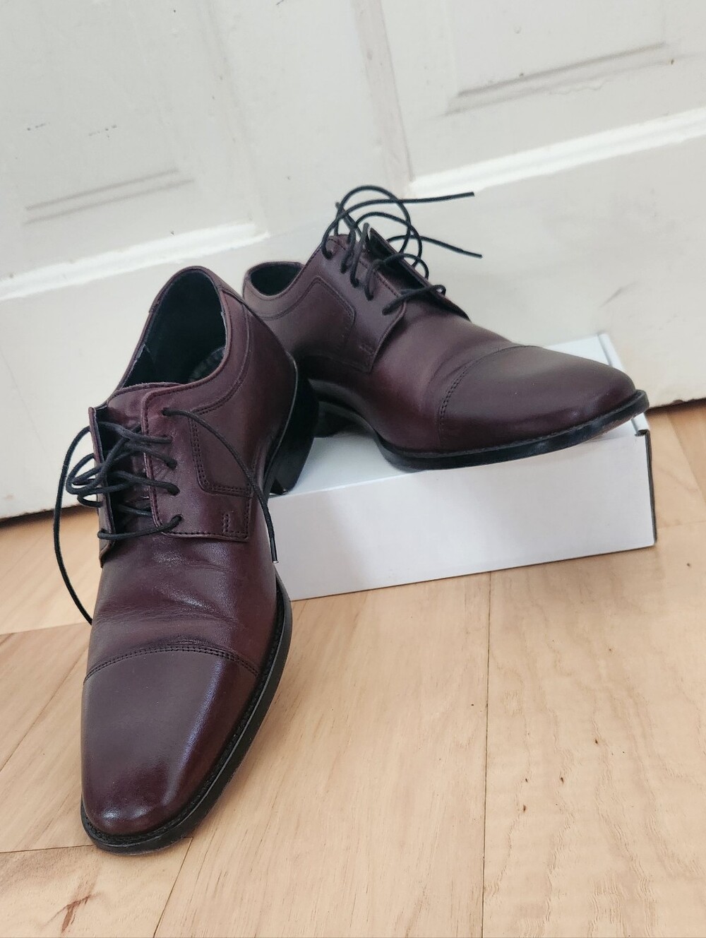 Johnston & Murphy Men's Burgundy Cap-Toe Derbys
